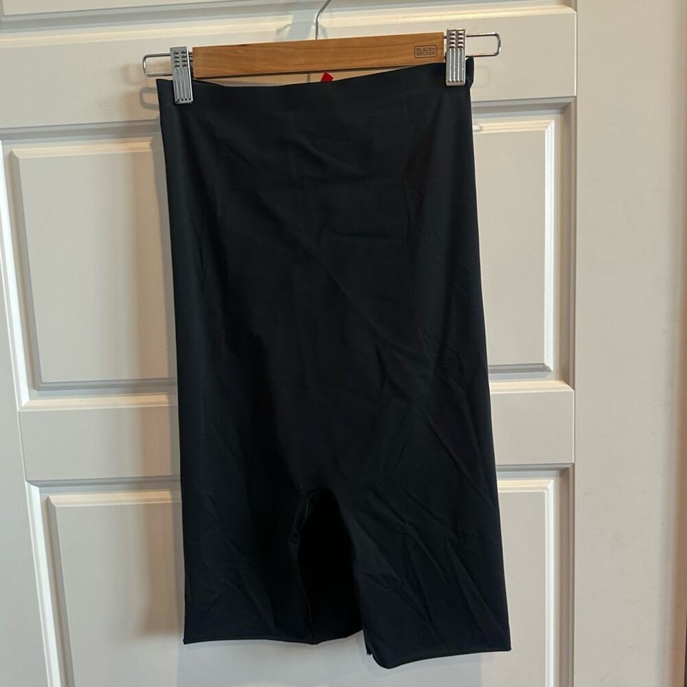 SPANX Black High-Waist Mid-Thigh Shaping Short